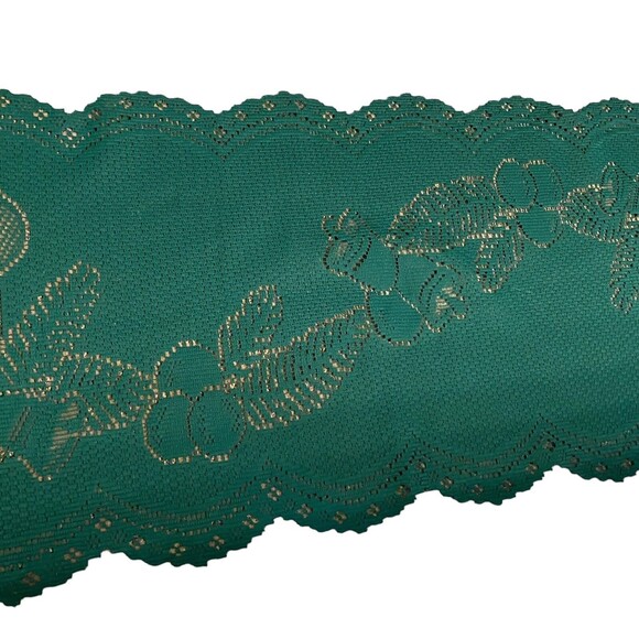 Holiday Embroidered Table Runner Green Candle Berries Lace. - Picture 4 of 7